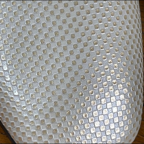 Stuart Weitzman Pumps Low Kitten Heel Cream/Gold Size 8.5 - Picture 8 of 9